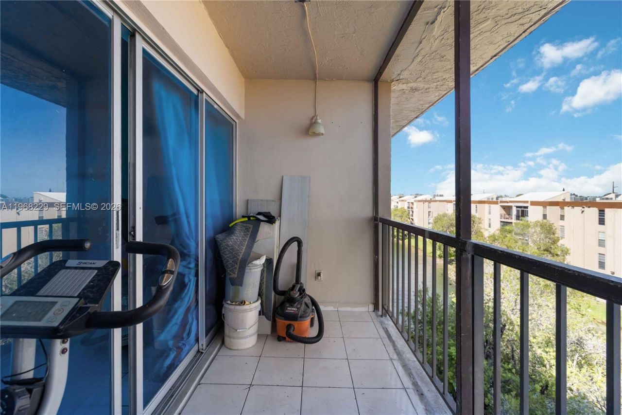 8895 Fontainebleau Blvd , Unit 504, Miami, FL 33172 Photo