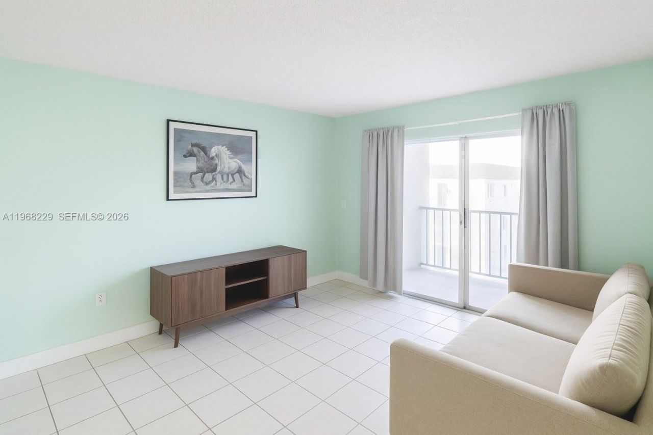 8895 Fontainebleau Blvd , Unit 504, Miami, FL 33172 Photo