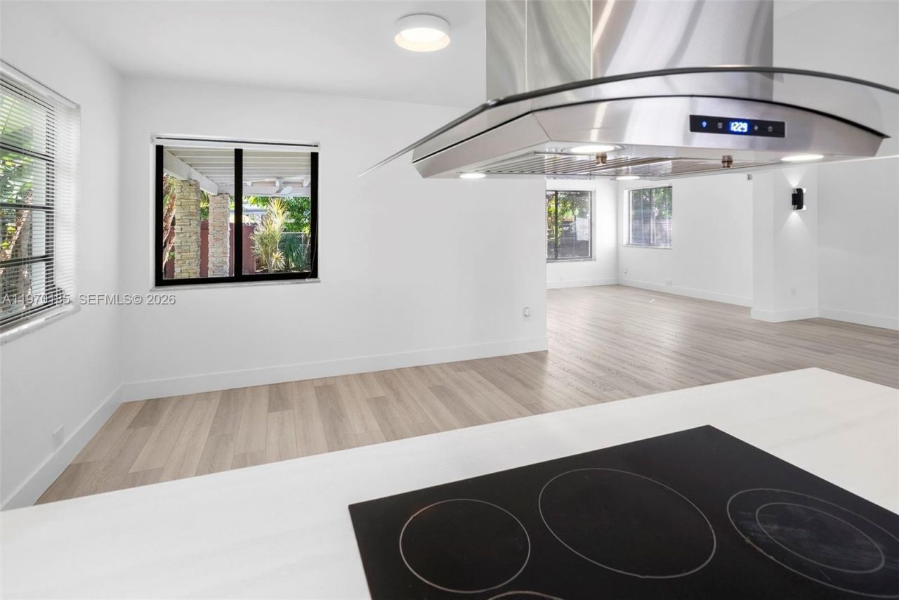 7525 Adventure Ave, North Bay Village, FL 33141 Photo