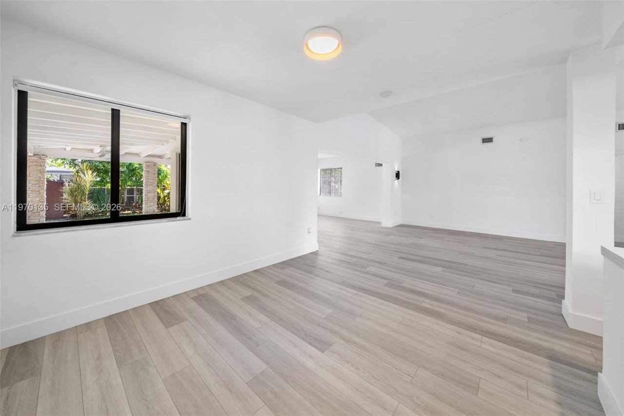 7525 Adventure Ave, North Bay Village, FL 33141 Photo