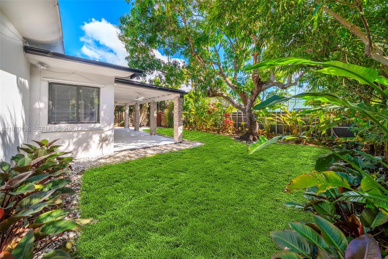 7525 Adventure Ave, North Bay Village, FL 33141 Photo