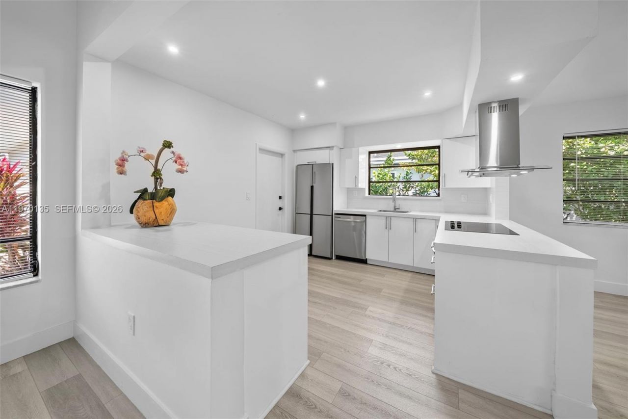 7525 Adventure Ave, North Bay Village, FL 33141 Photo