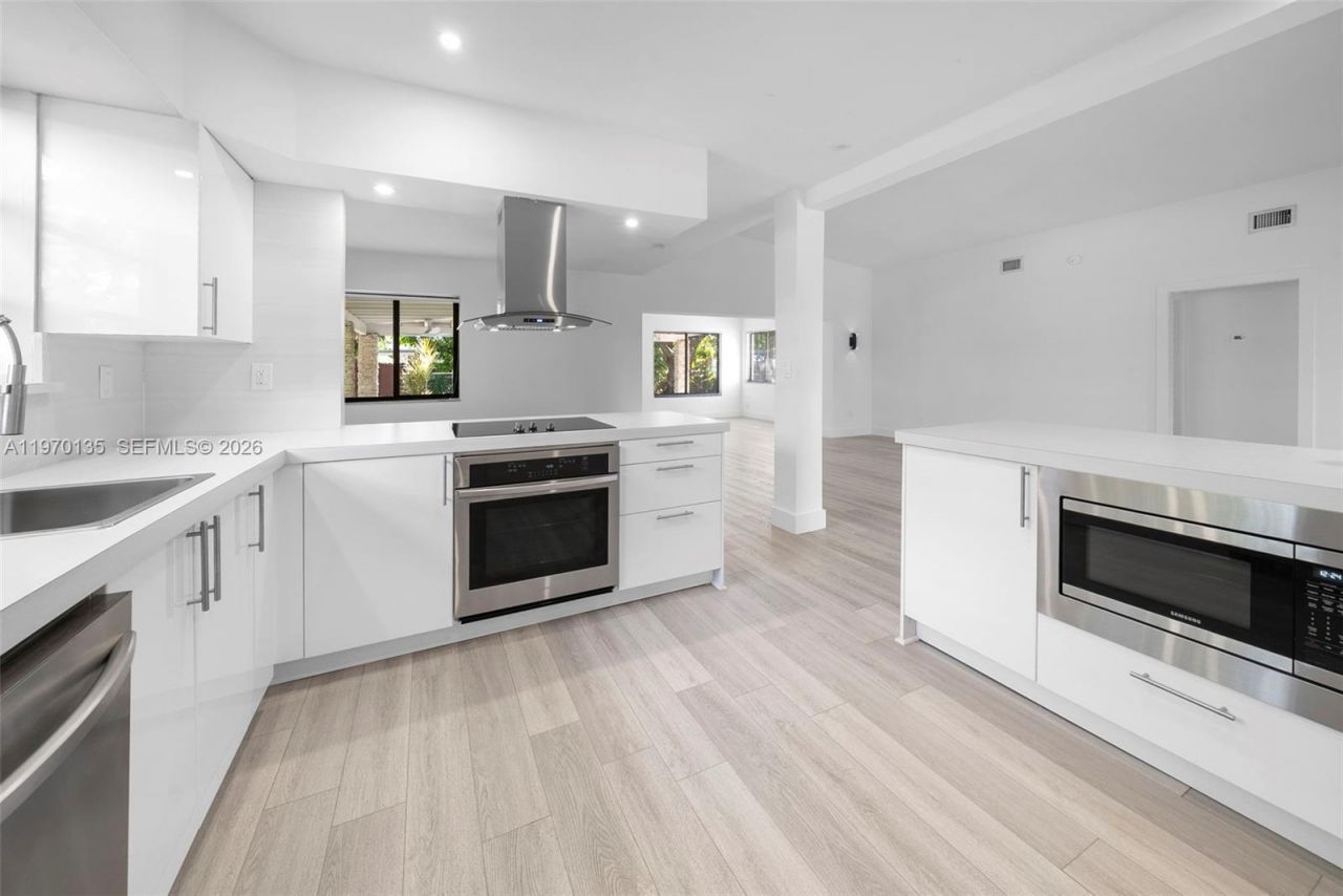 7525 Adventure Ave, North Bay Village, FL 33141 Photo