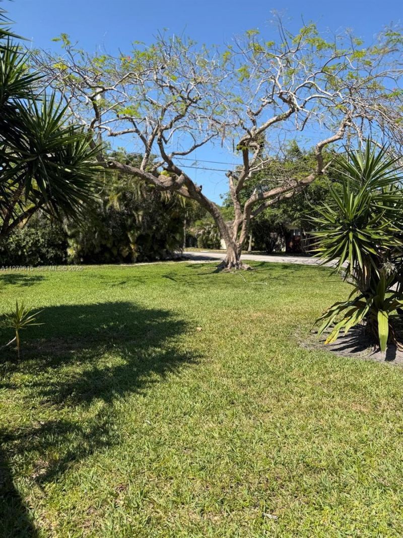12000 NE 9th Ave, Unit 1, Biscayne Park, FL 33161 Photo