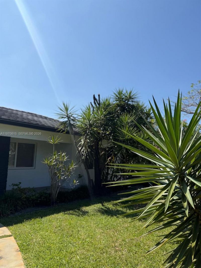 12000 NE 9th Ave, Unit 1, Biscayne Park, FL 33161 Photo