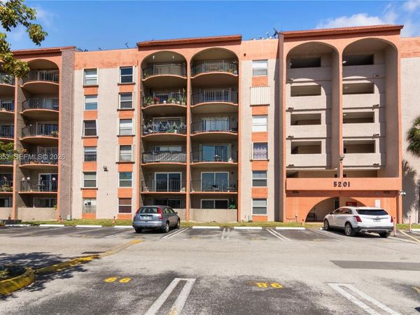 5201 NW 7th St , Unit 105, Miami, FL 33126