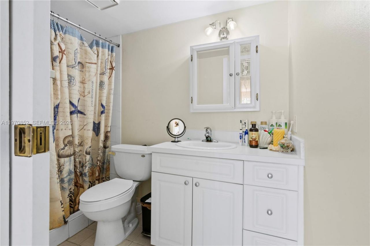 5201 NW 7th St , Unit 105, Miami, FL 33126 Photo