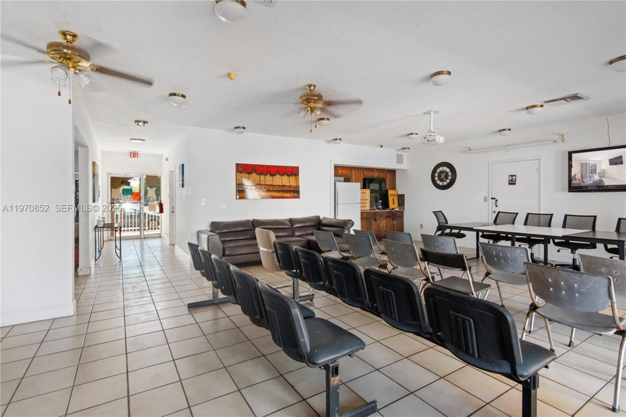 5201 NW 7th St , Unit 105, Miami, FL 33126 Photo