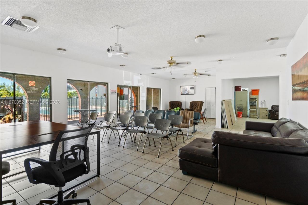 5201 NW 7th St , Unit 105, Miami, FL 33126 Photo