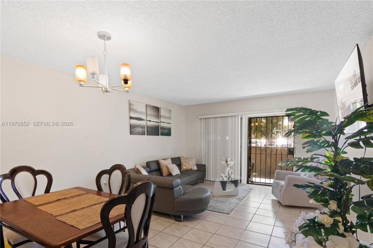 5201 NW 7th St , Unit 105, Miami, FL 33126 Photo