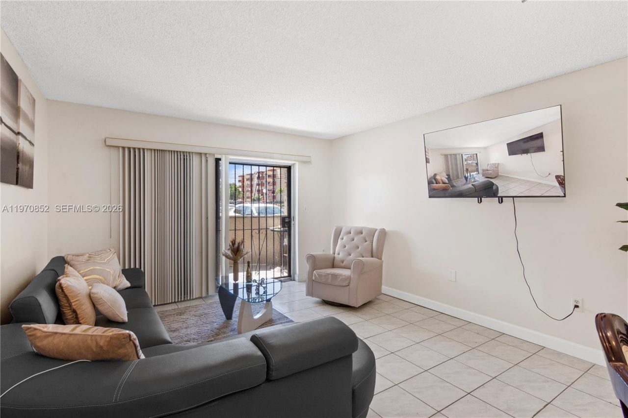 5201 NW 7th St , Unit 105, Miami, FL 33126 Photo