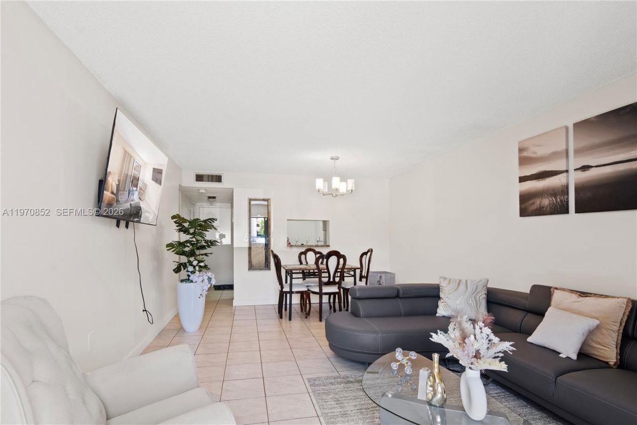 5201 NW 7th St , Unit 105, Miami, FL 33126 Photo