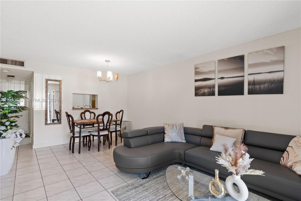 5201 NW 7th St , Unit 105, Miami, FL 33126 Photo