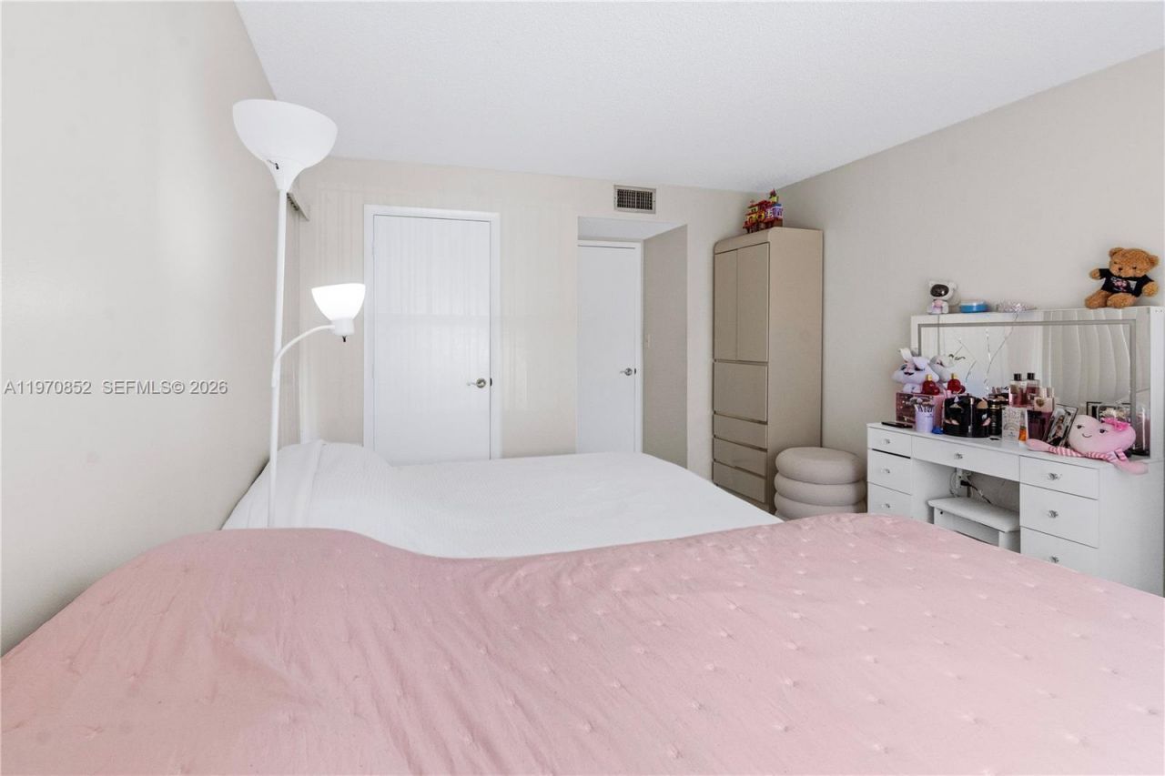 5201 NW 7th St , Unit 105, Miami, FL 33126 Photo