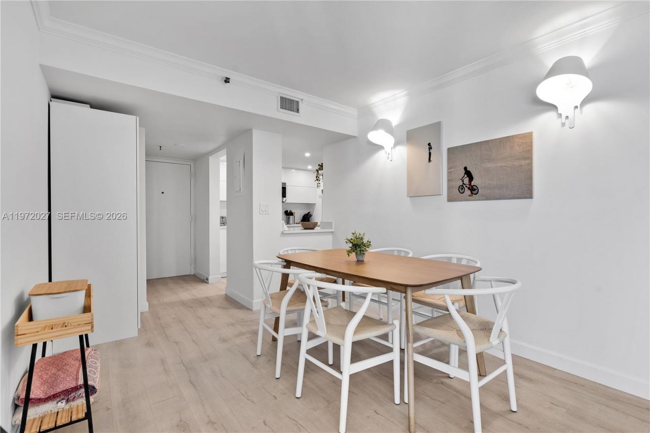 2457 Collins Ave, Unit 503, Miami Beach, FL 33140 Photo