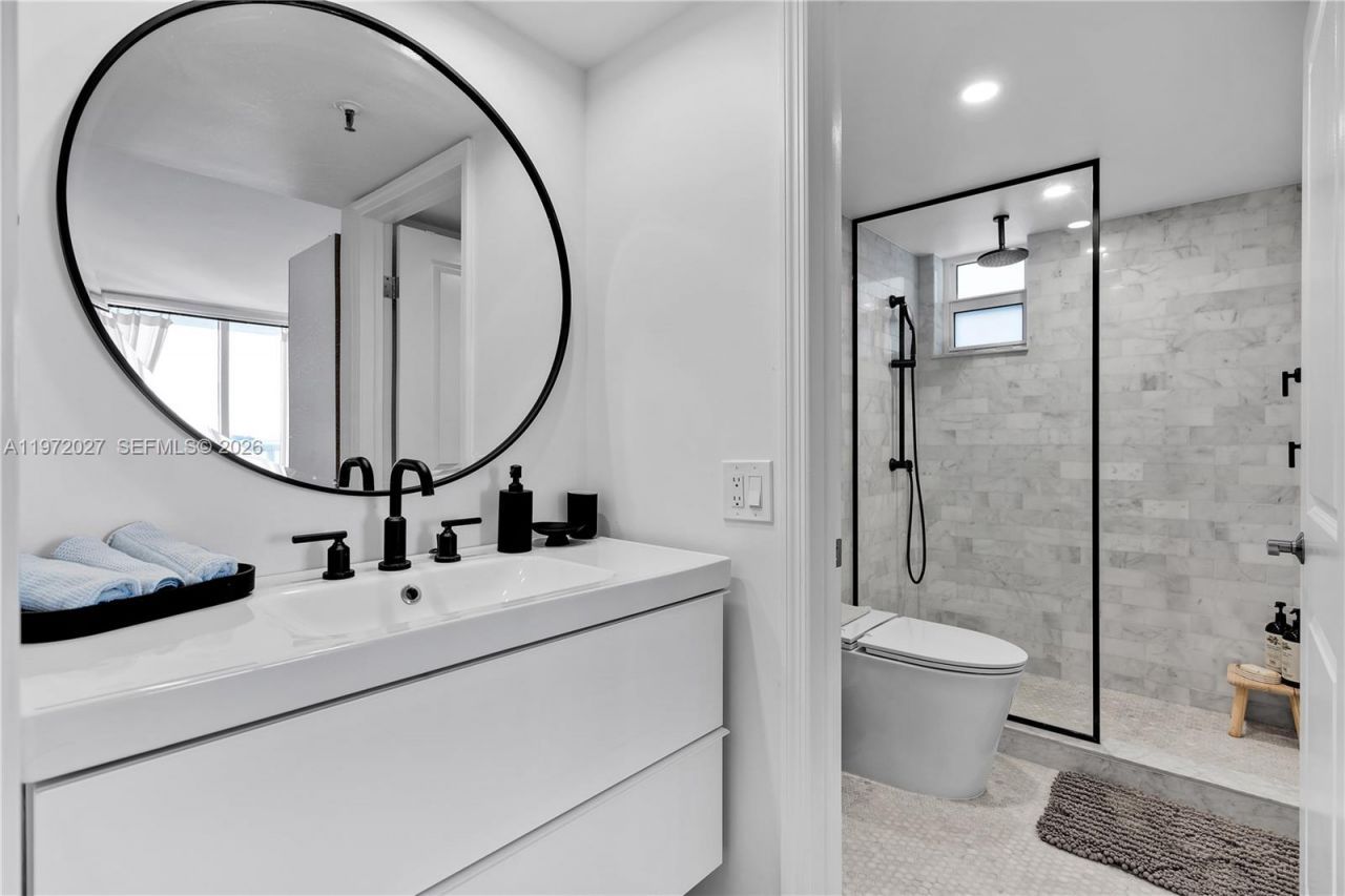 2457 Collins Ave, Unit 503, Miami Beach, FL 33140 Photo