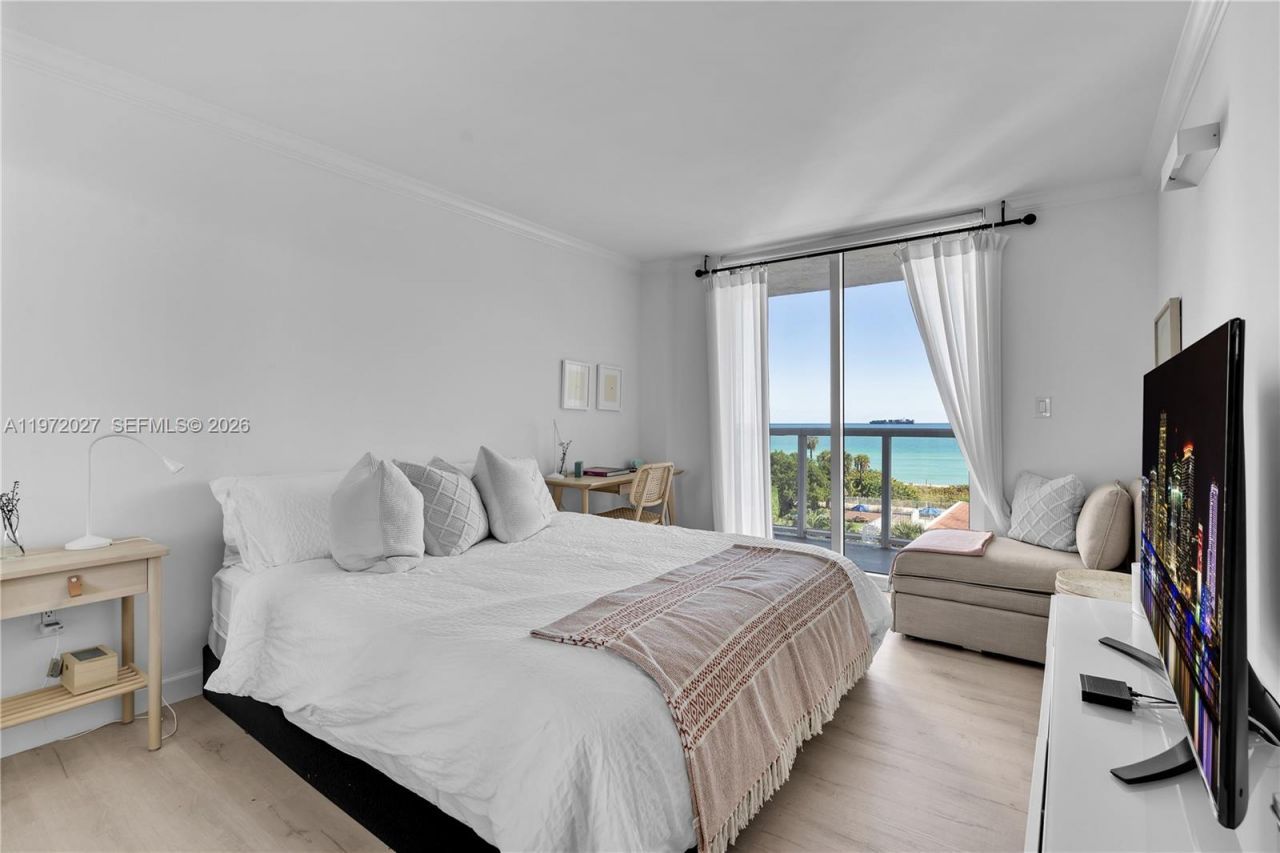 2457 Collins Ave, Unit 503, Miami Beach, FL 33140 Photo