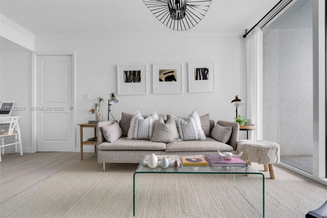 2457 Collins Ave, Unit 503, Miami Beach, FL 33140 Photo