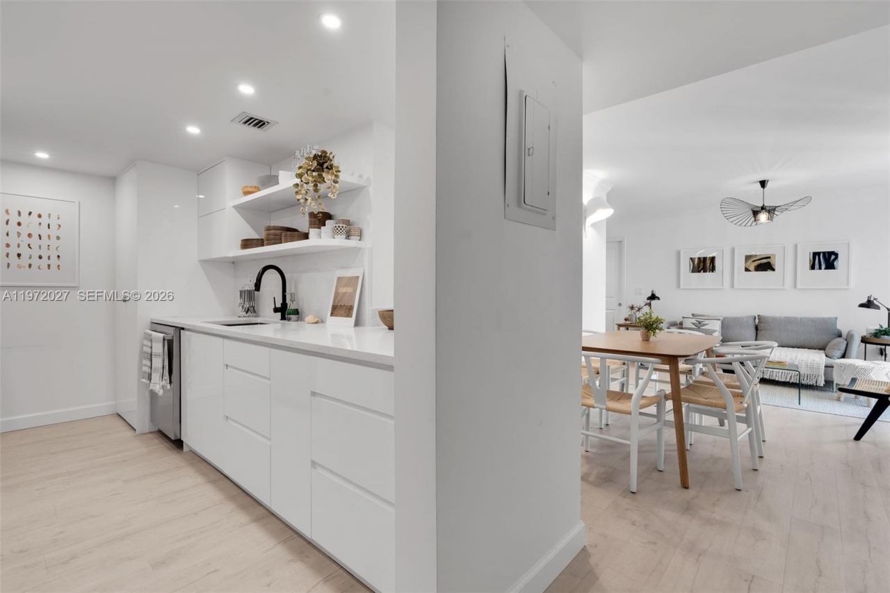 2457 Collins Ave, Unit 503, Miami Beach, FL 33140 Photo