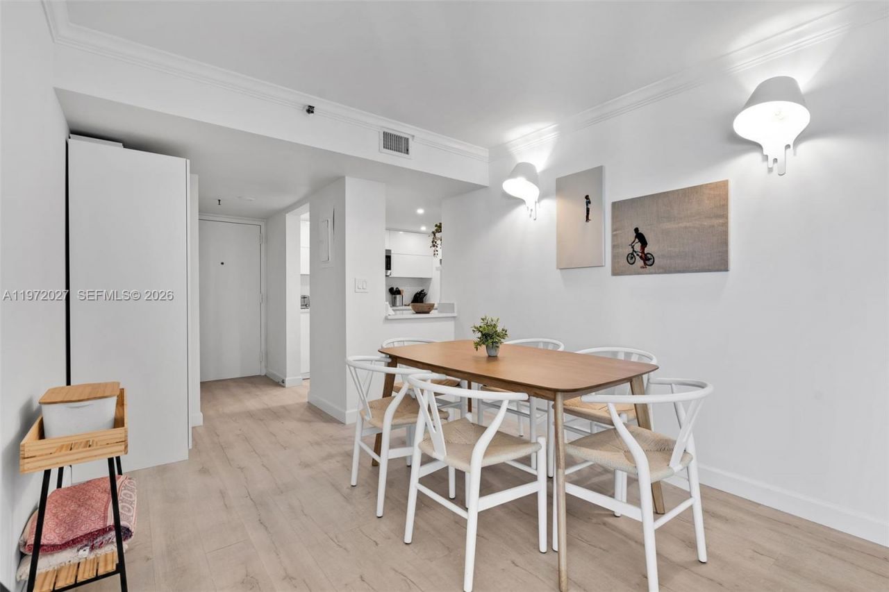 2457 Collins Ave, Unit 503, Miami Beach, FL 33140 Photo