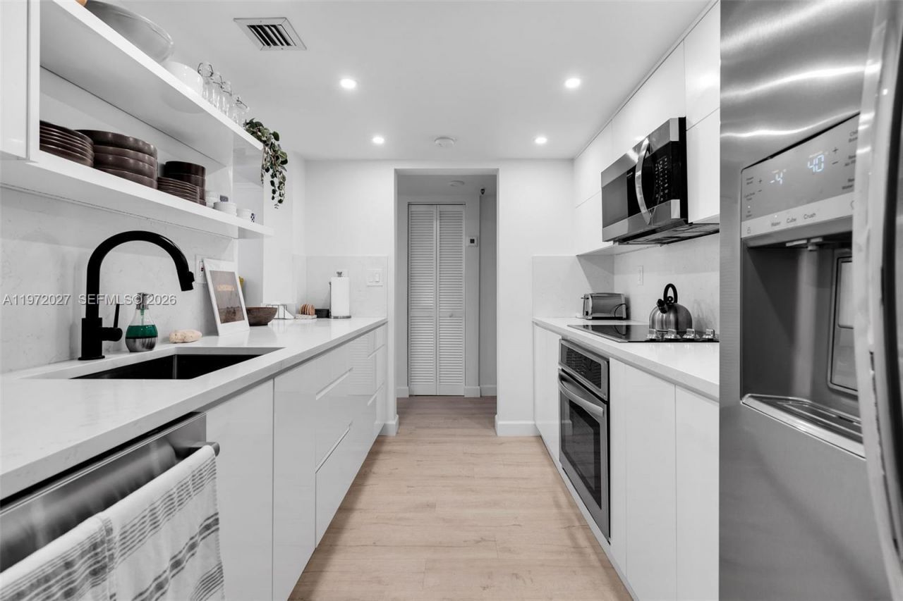 2457 Collins Ave, Unit 503, Miami Beach, FL 33140 Photo