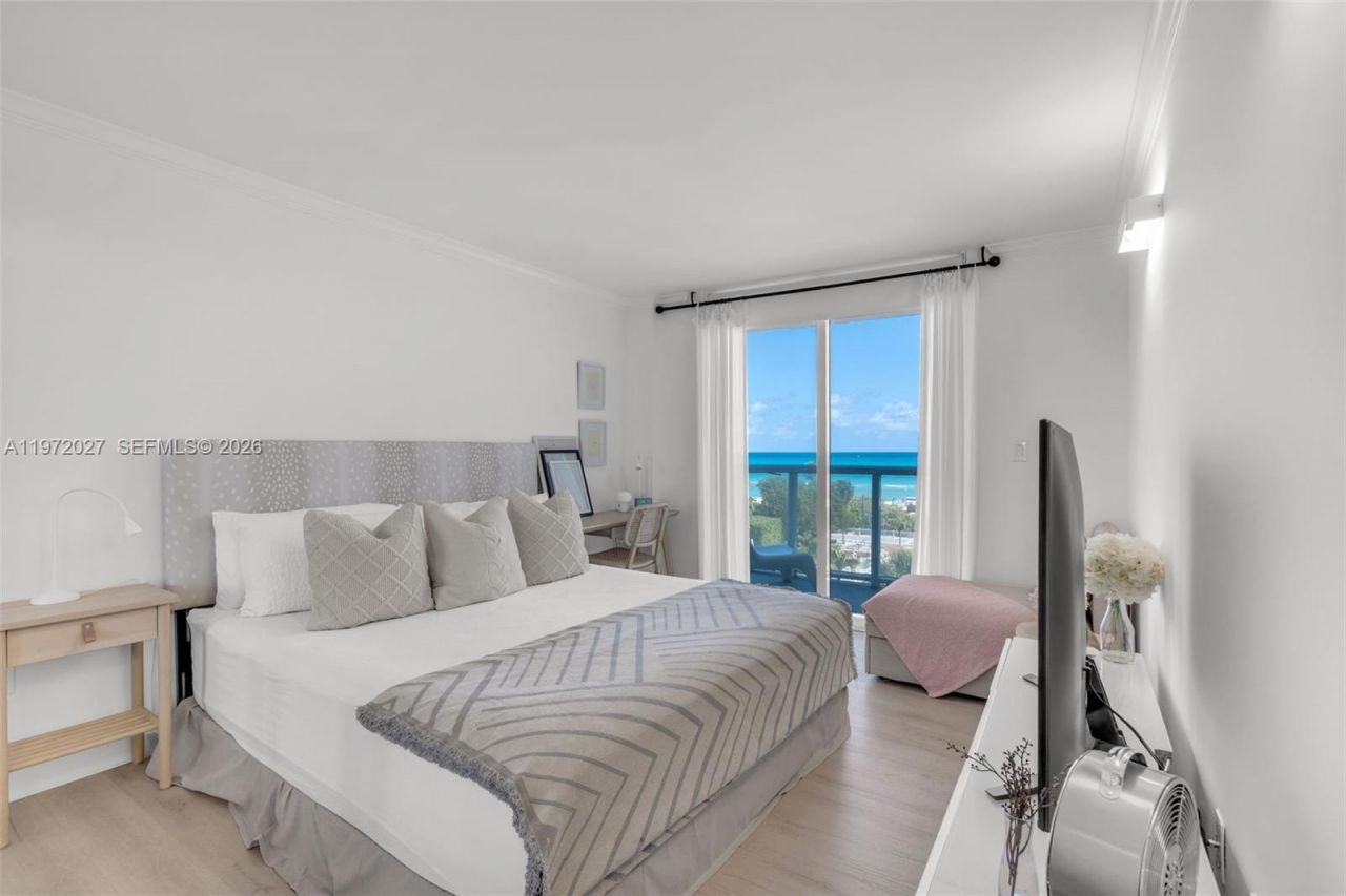 2457 Collins Ave, Unit 503, Miami Beach, FL 33140 Photo