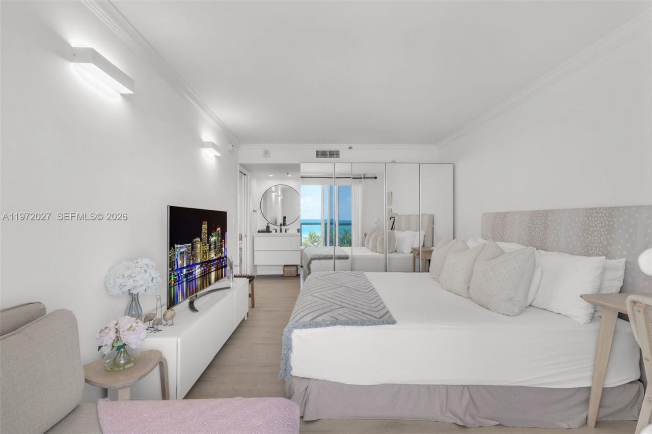 2457 Collins Ave, Unit 503, Miami Beach, FL 33140 Photo