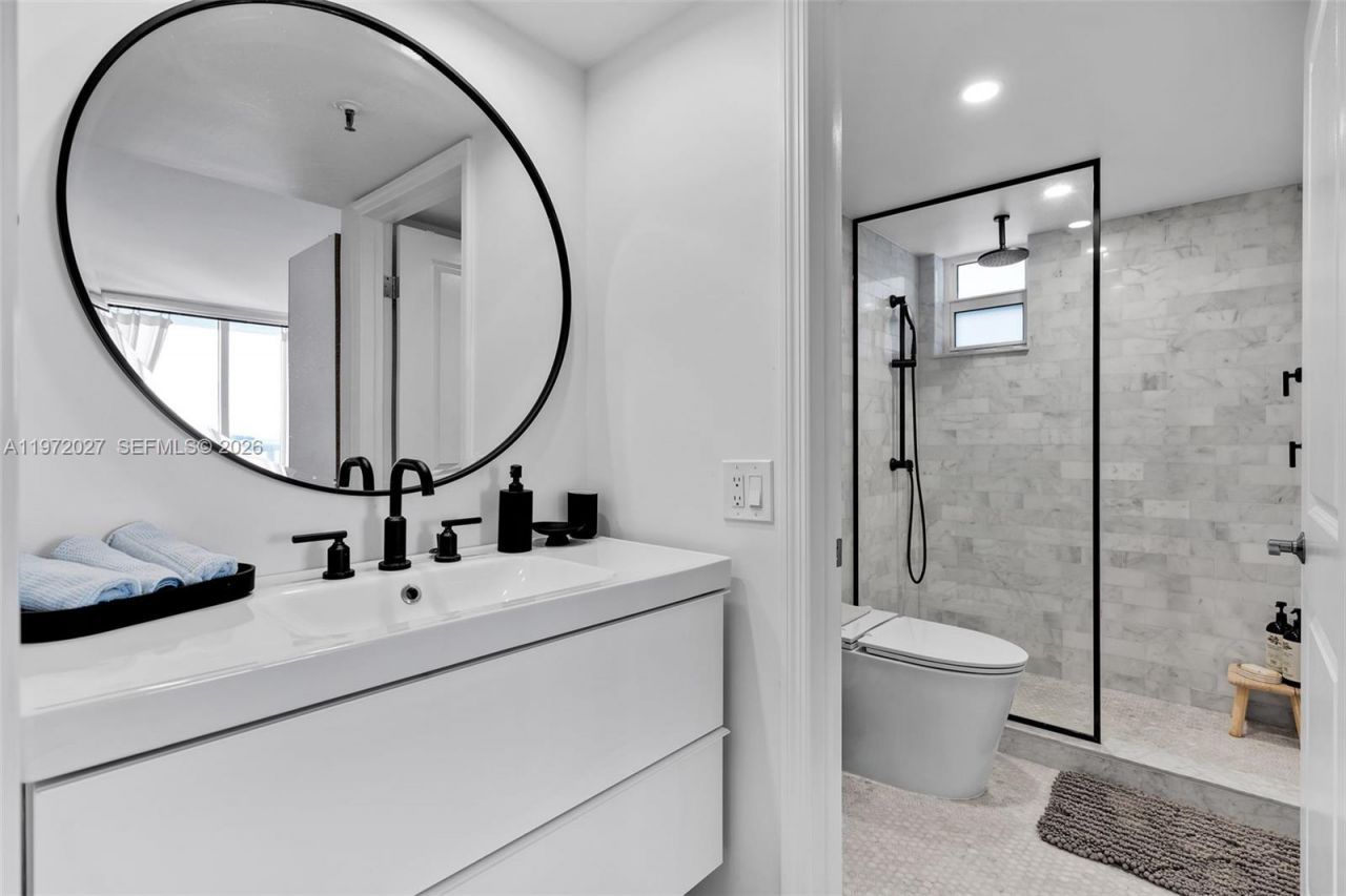 2457 Collins Ave, Unit 503, Miami Beach, FL 33140 Photo