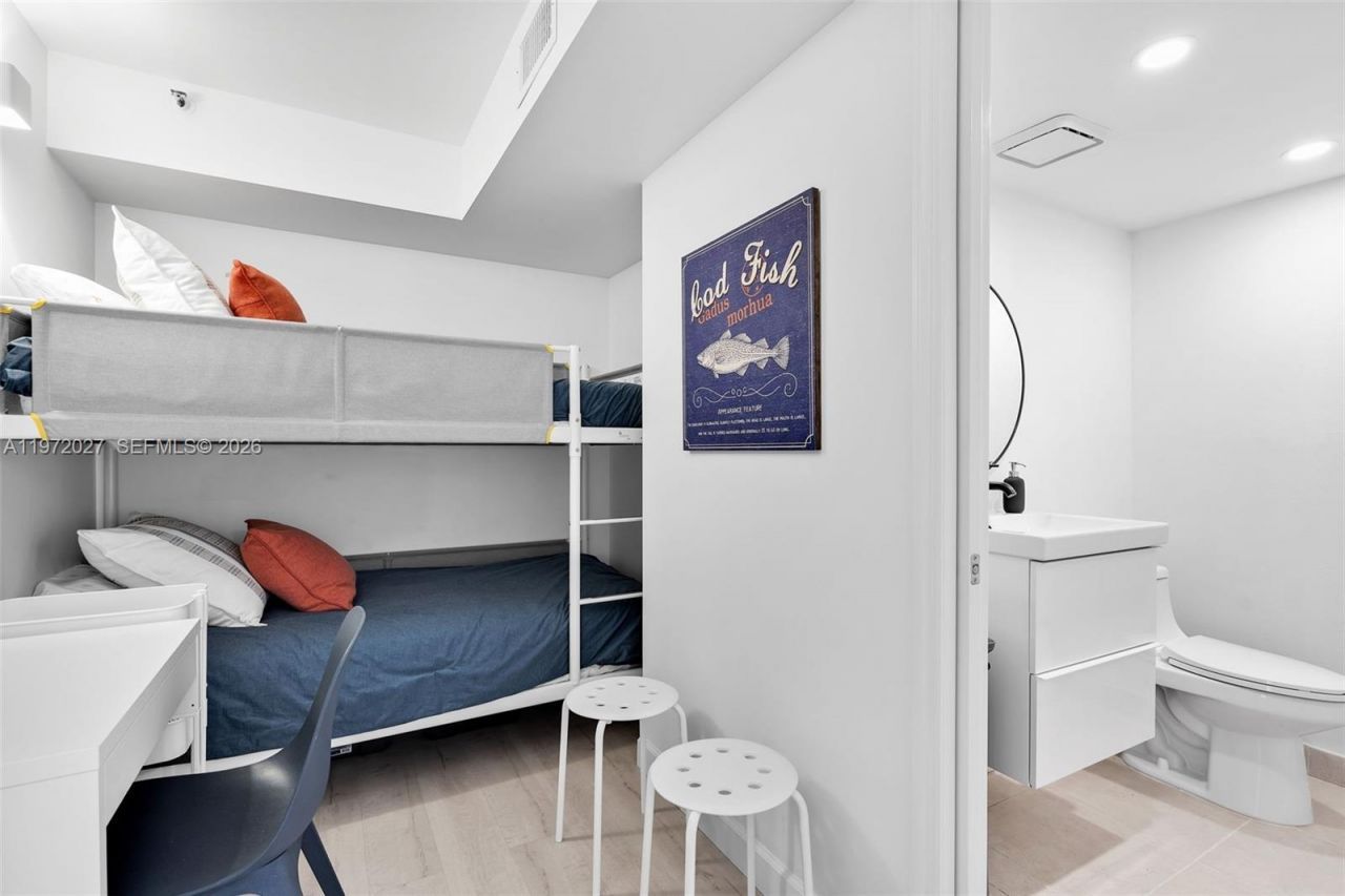 2457 Collins Ave, Unit 503, Miami Beach, FL 33140 Photo