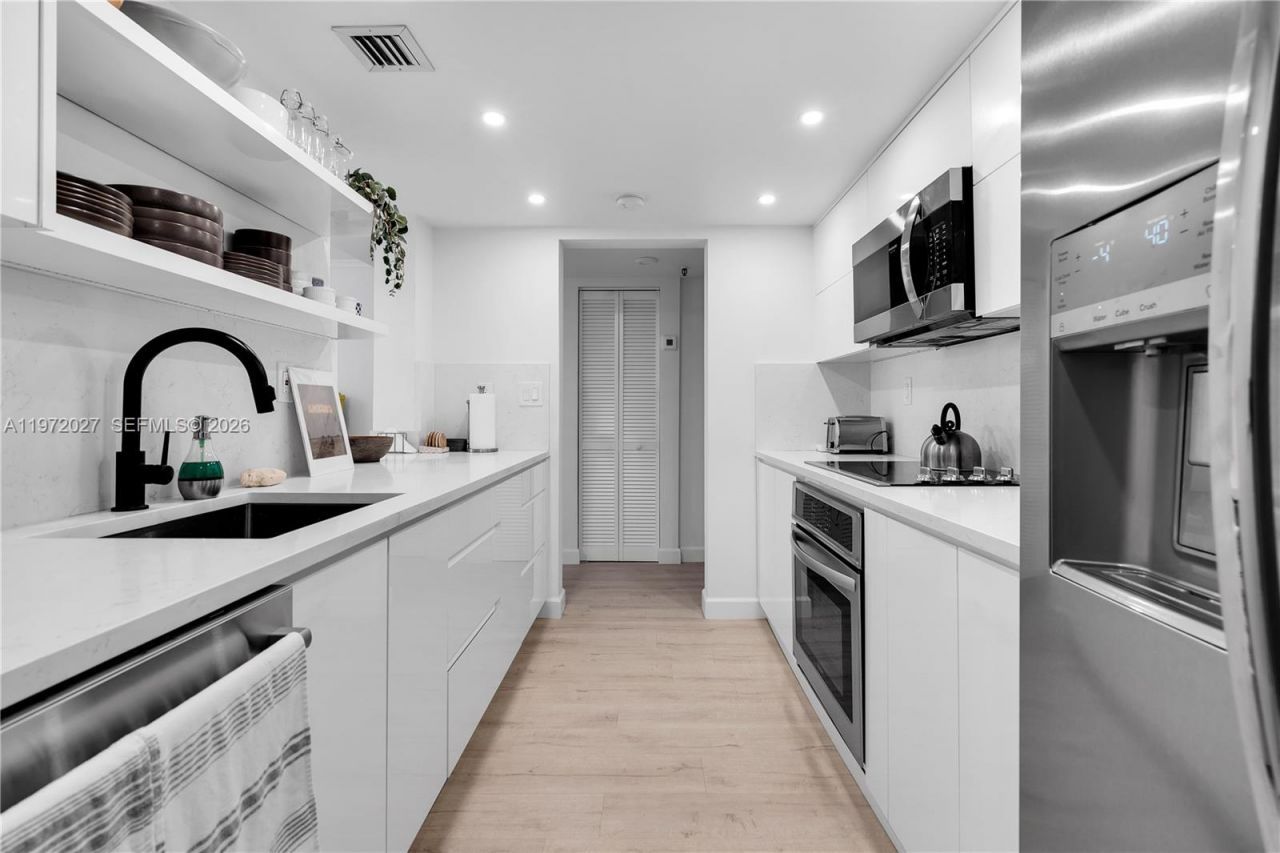 2457 Collins Ave, Unit 503, Miami Beach, FL 33140 Photo