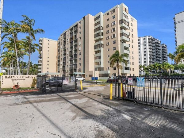 5055 NW 7th St, Unit 504, Miami, FL 33126