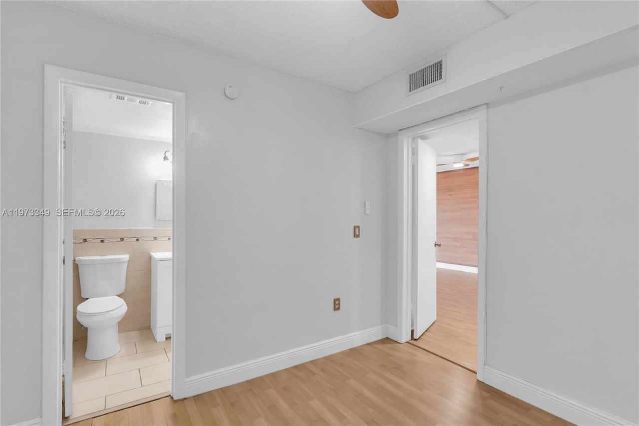 5055 NW 7th St, Unit 504, Miami, FL 33126 Photo