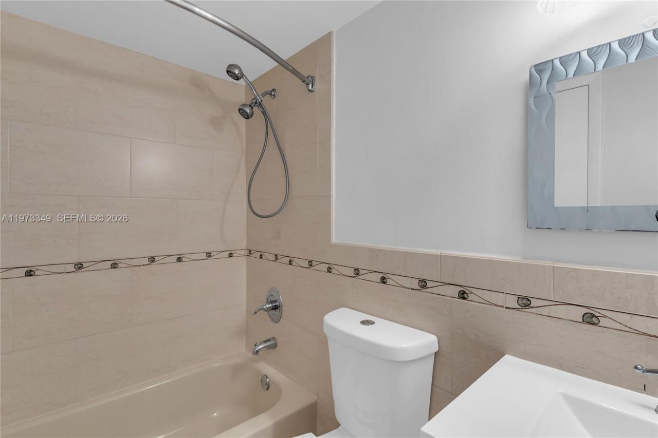 5055 NW 7th St, Unit 504, Miami, FL 33126 Photo