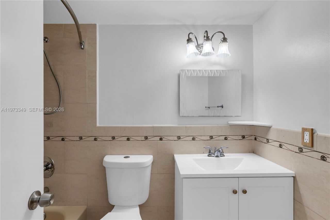 5055 NW 7th St, Unit 504, Miami, FL 33126 Photo