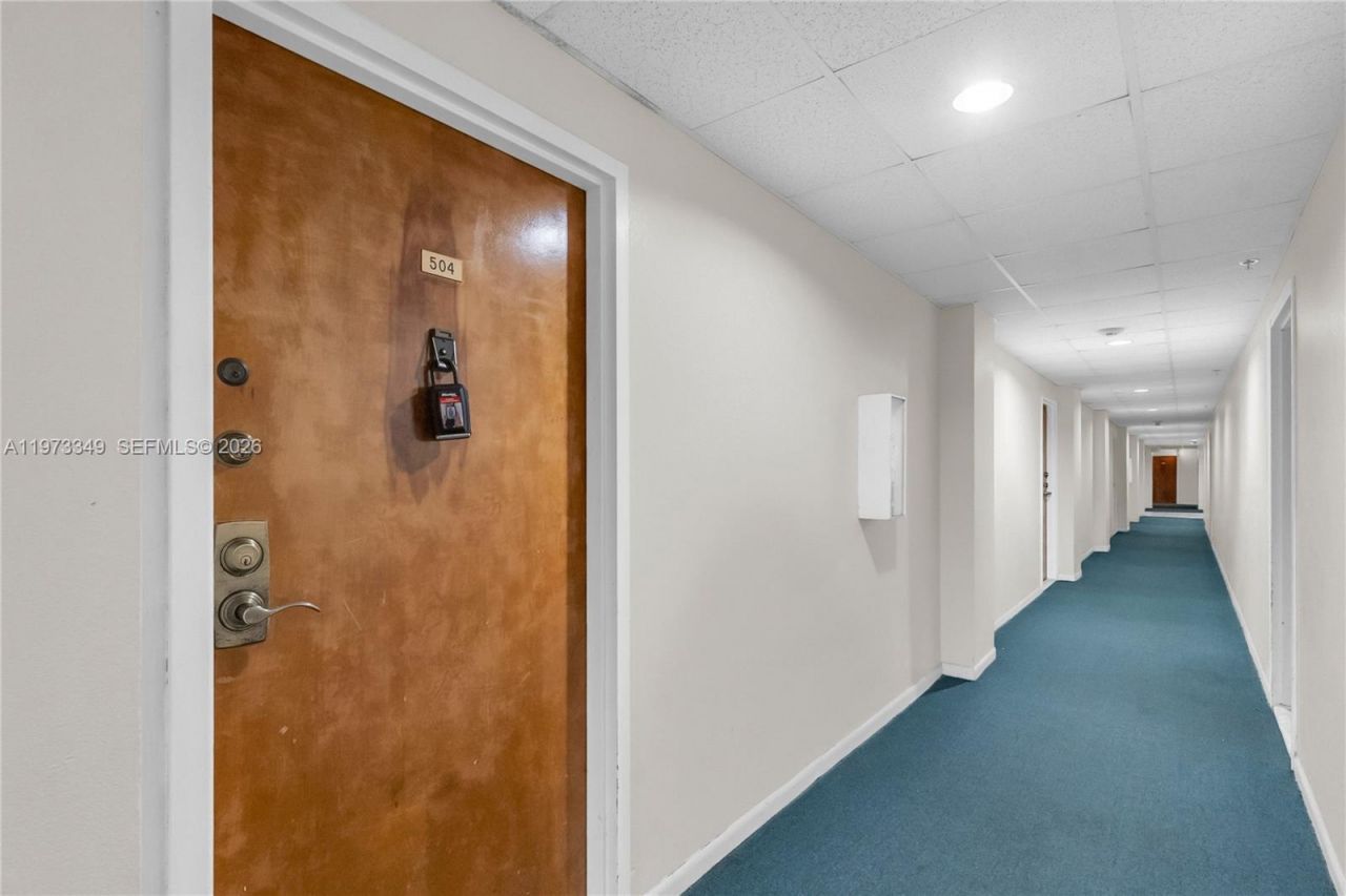 5055 NW 7th St, Unit 504, Miami, FL 33126 Photo