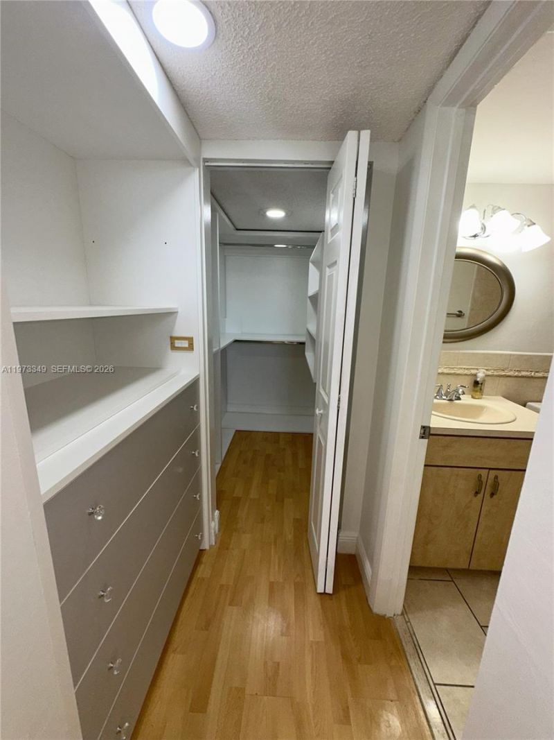 5055 NW 7th St, Unit 504, Miami, FL 33126 Photo