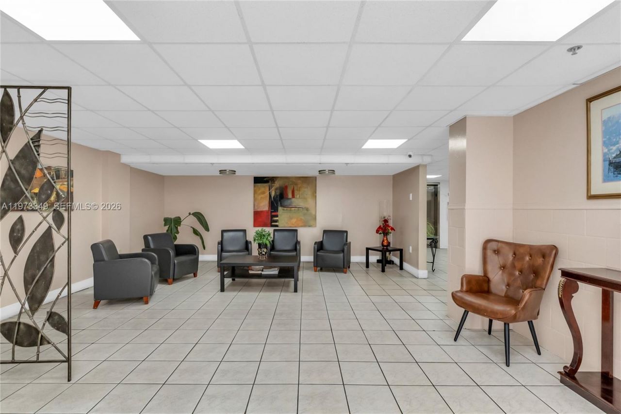 5055 NW 7th St, Unit 504, Miami, FL 33126 Photo