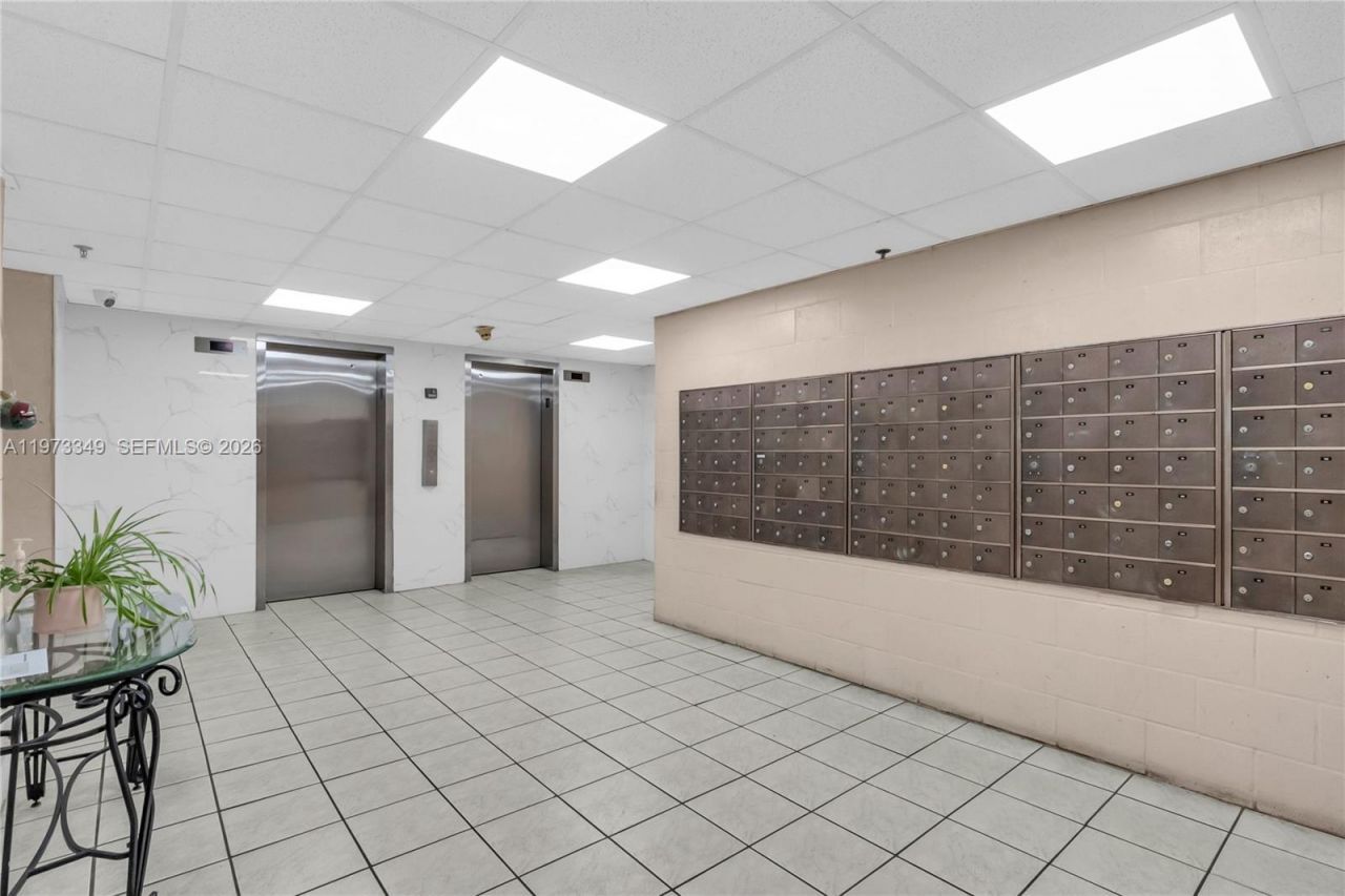 5055 NW 7th St, Unit 504, Miami, FL 33126 Photo