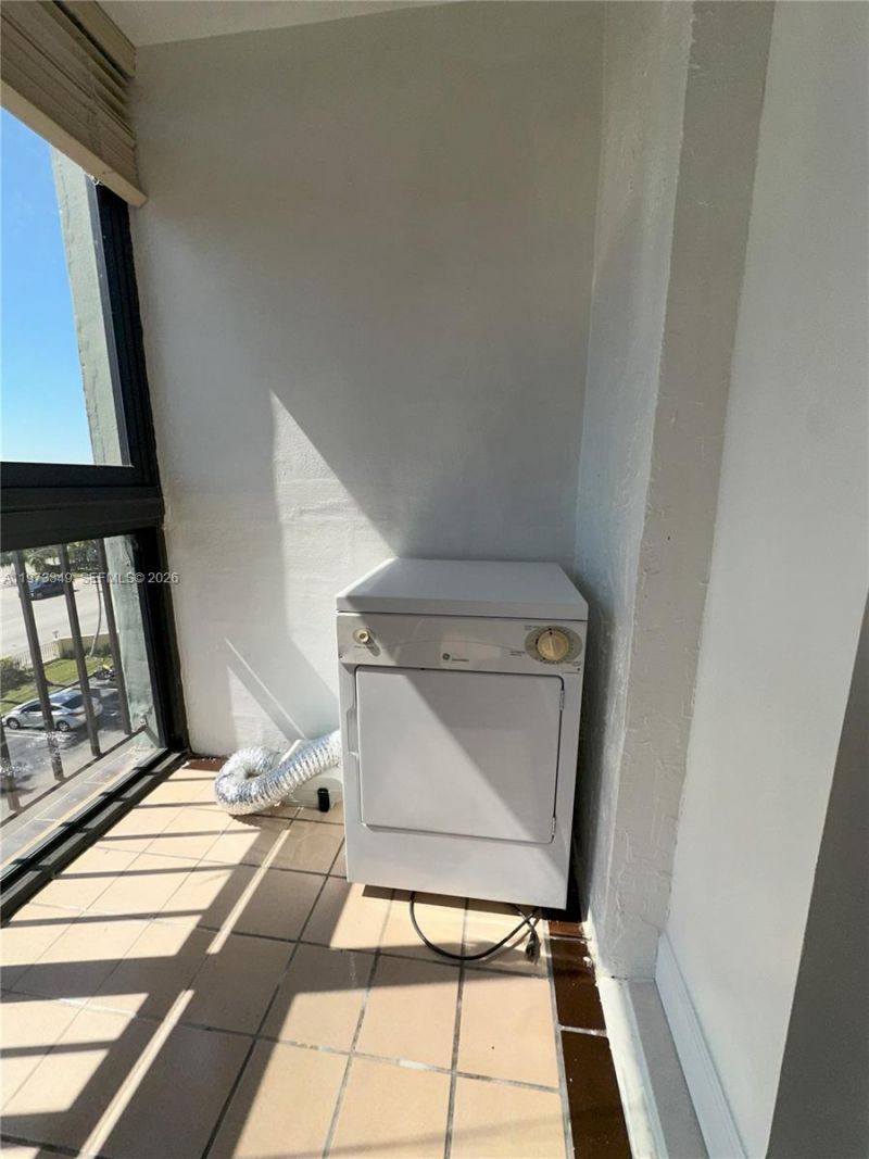 5055 NW 7th St, Unit 504, Miami, FL 33126 Photo