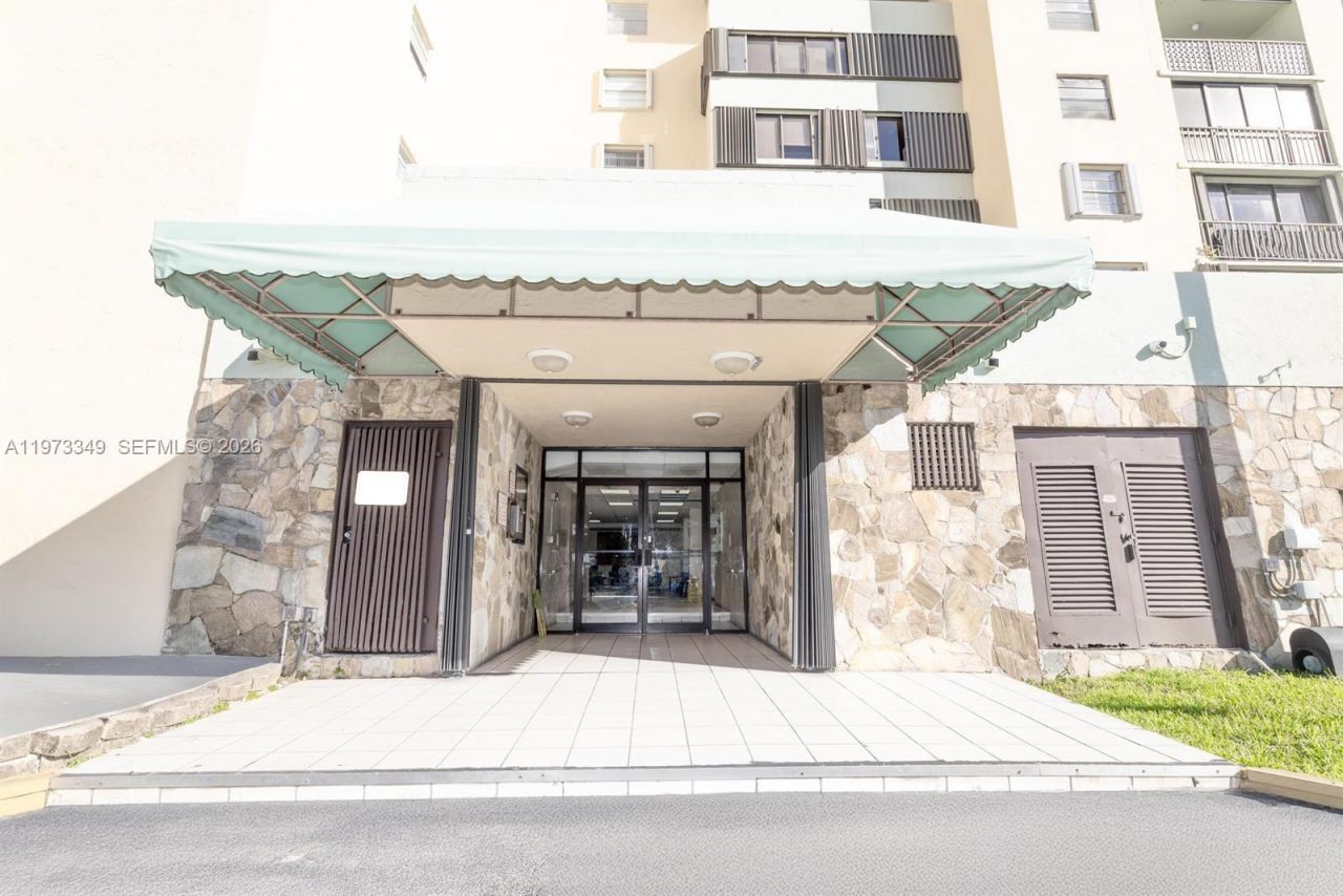 5055 NW 7th St, Unit 504, Miami, FL 33126 Photo