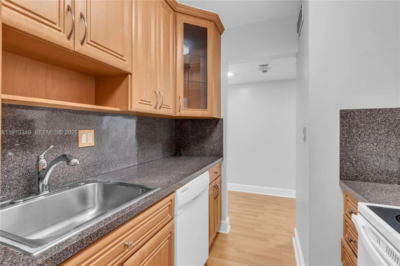 5055 NW 7th St, Unit 504, Miami, FL 33126 Photo