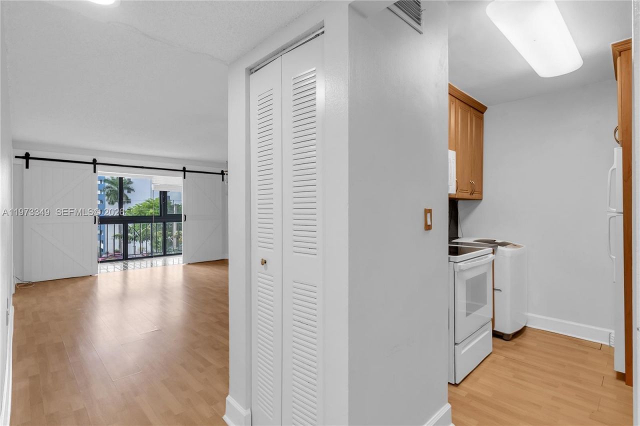 5055 NW 7th St, Unit 504, Miami, FL 33126 Photo