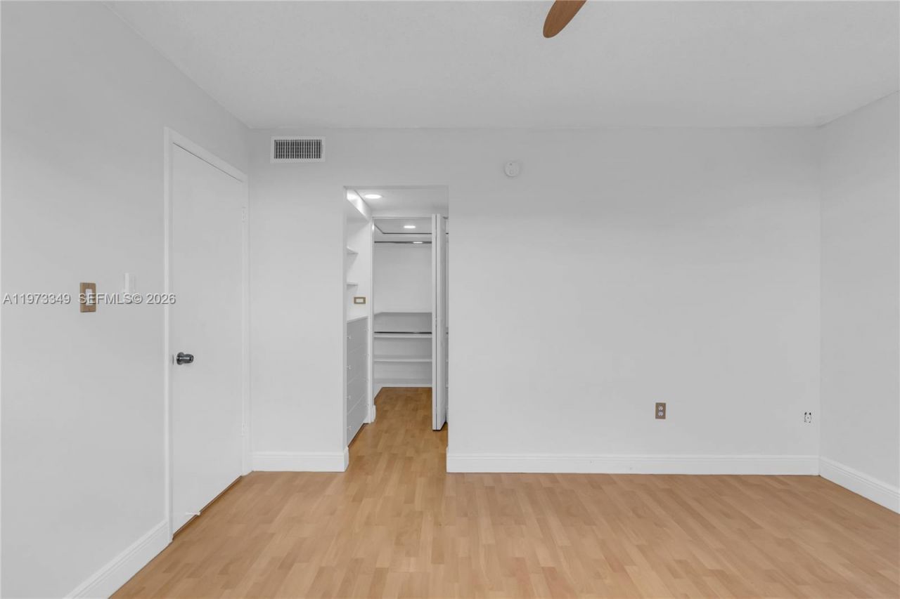 5055 NW 7th St, Unit 504, Miami, FL 33126 Photo