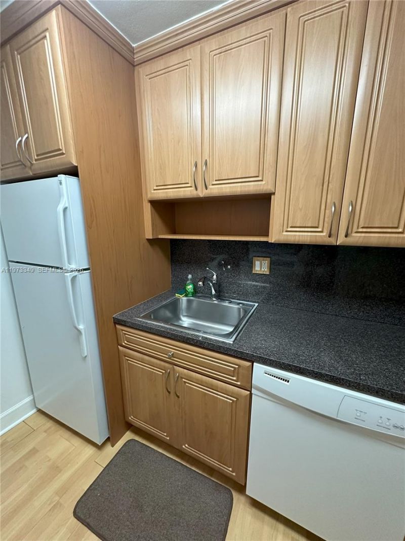 5055 NW 7th St, Unit 504, Miami, FL 33126 Photo