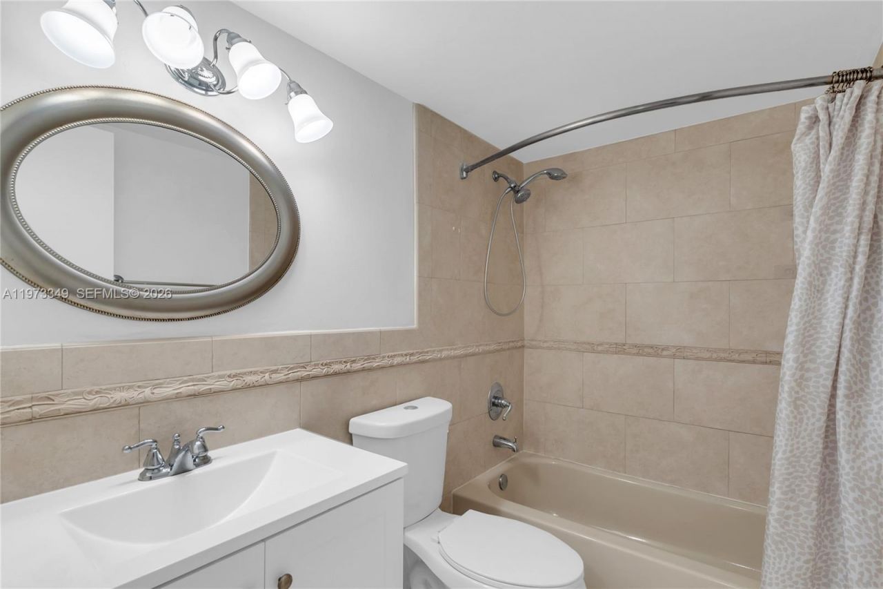 5055 NW 7th St, Unit 504, Miami, FL 33126 Photo