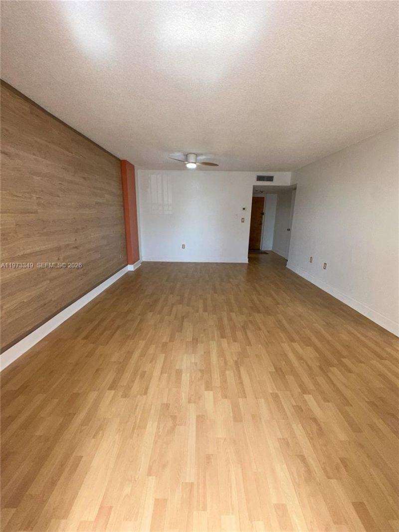 5055 NW 7th St, Unit 504, Miami, FL 33126 Photo