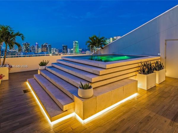 88 SW 7th St, Unit 4203, Miami, FL 33130