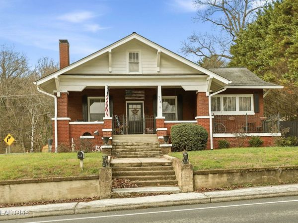 518 N Main St, Clinton, TN 37716