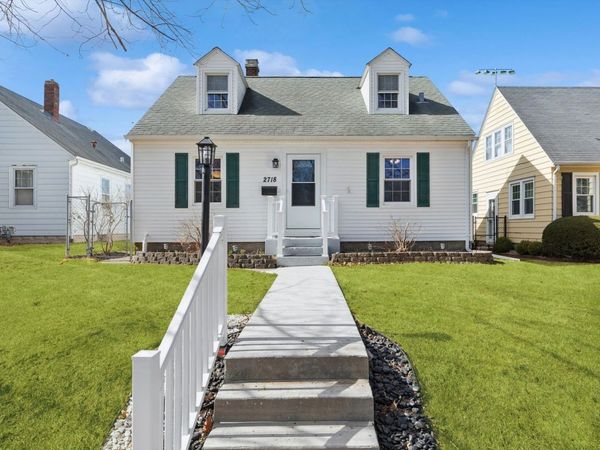 2718 Western Avenue, Davenport, IA 52803