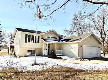 580 Simon Avenue W, Dassel, MN 55325